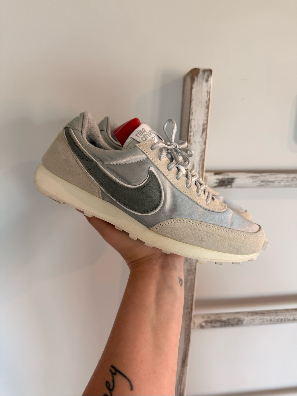 Nike Daybreak Light Silver Gray Womens US Size 8.5 DN3399-001 Running Shoes EUC